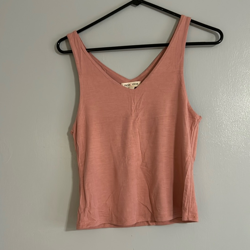pink tanktop